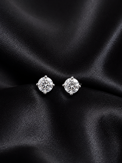 O’Maria demantseyrnalokkar 0,60 ct í 18kt hvítagulli