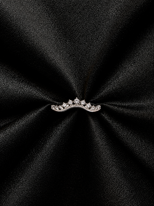 Crown demantshringur 0.25ct í 14kt hvítagulli á svörtu satíni