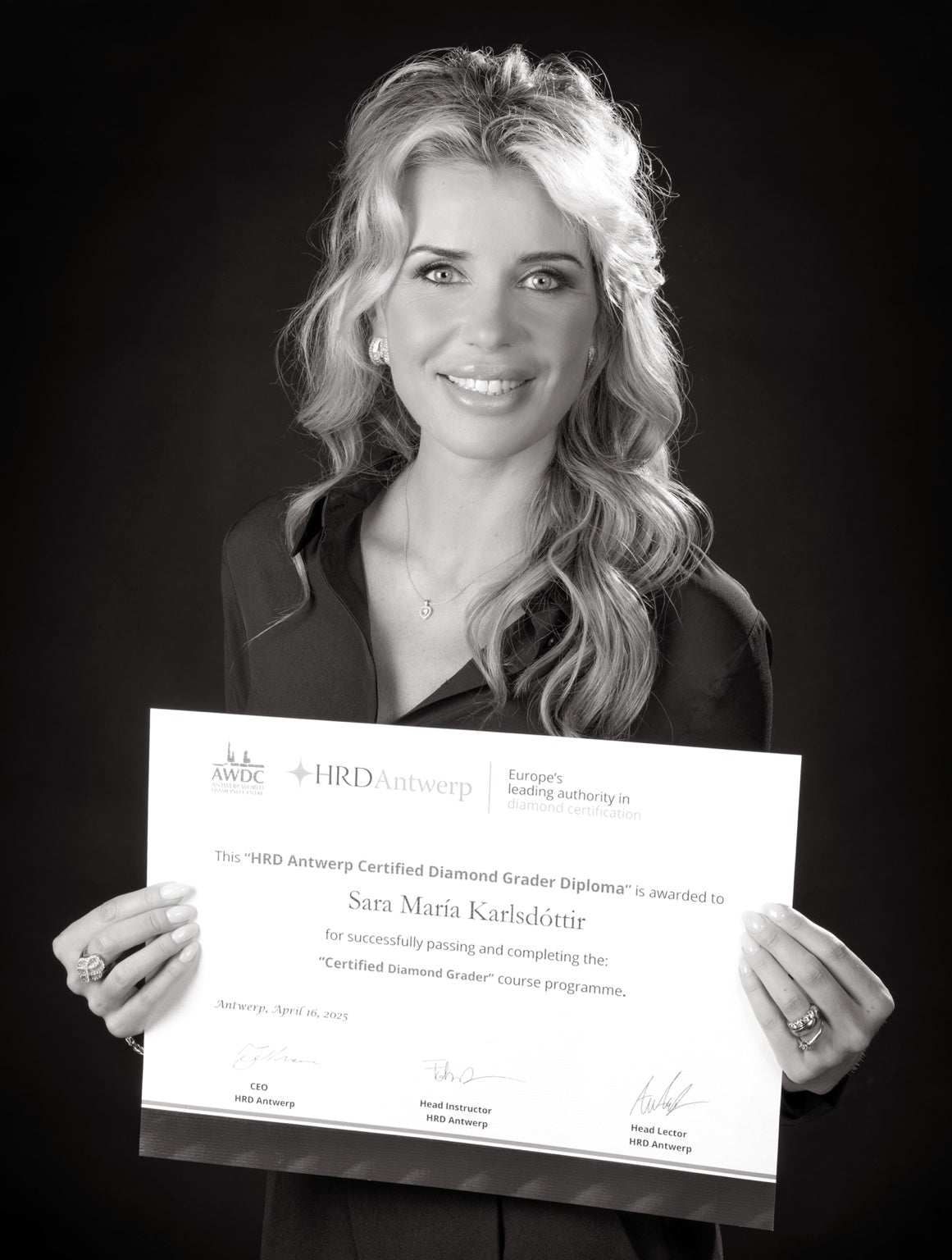 Sara María Karlsdóttir með HRD Antwerp Certified Diamond Grader Diploma